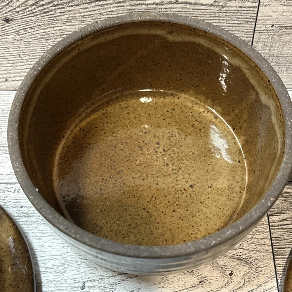 Pottery Crock w/‎ Handle & Vented Lid 5x4